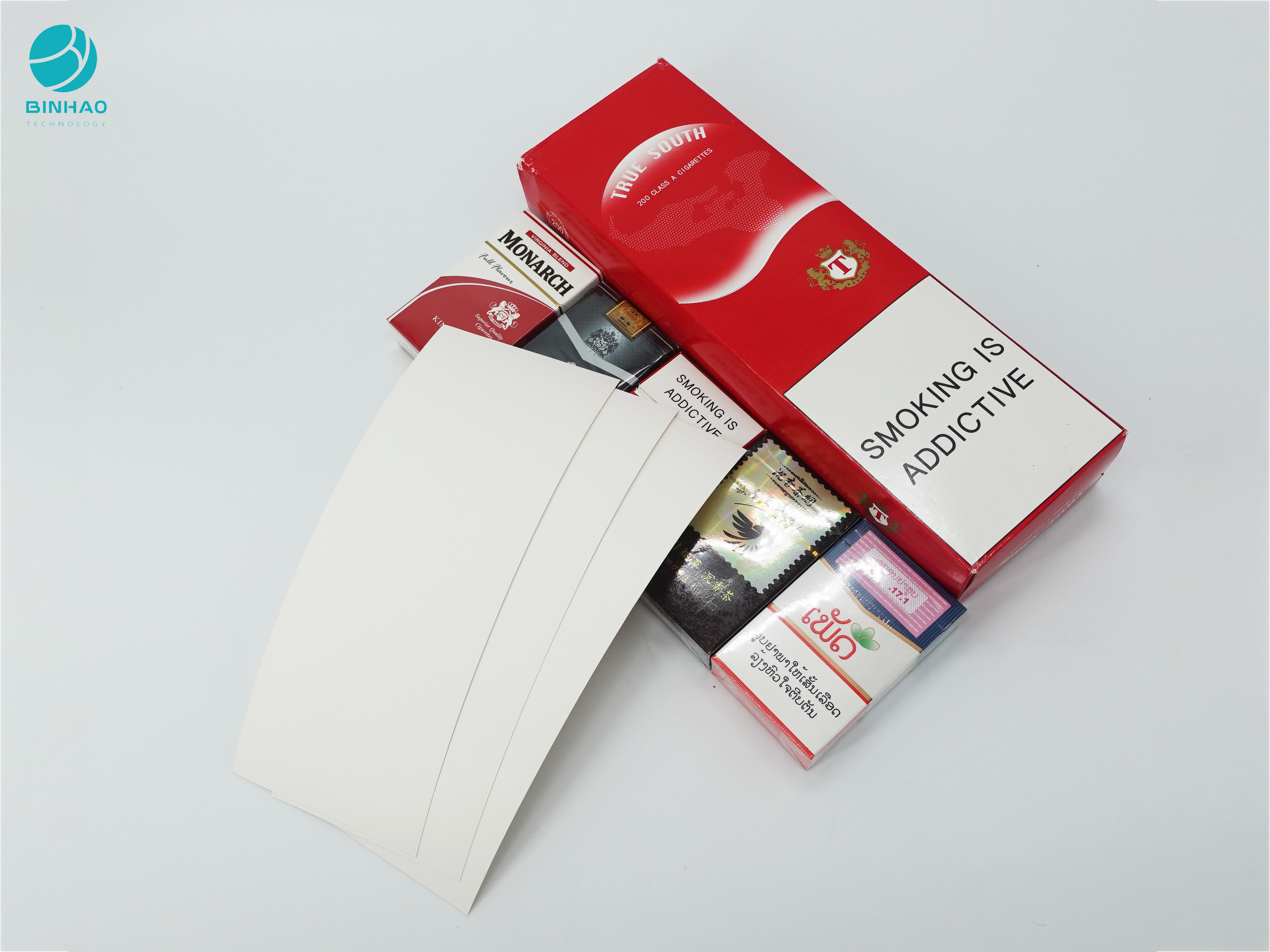 กล่องกระดาษแข็งออกแบบส่วนบุคคลสำหรับแพ็คเกจยาสูบบุหรี่ครบชุด